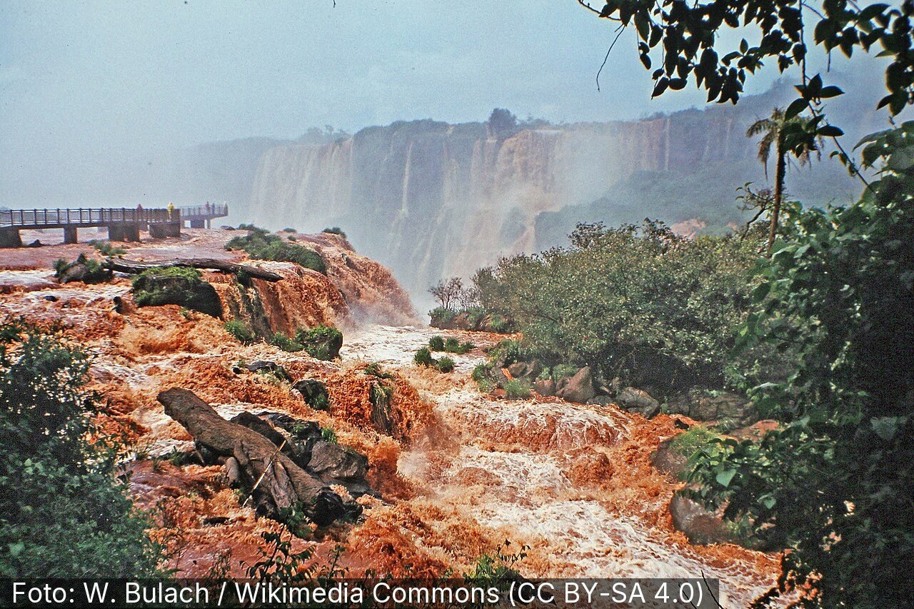 Iguazú Falls — Foto: W. Bulach / Wikimedia Commons (CC BY-SA 4.0)