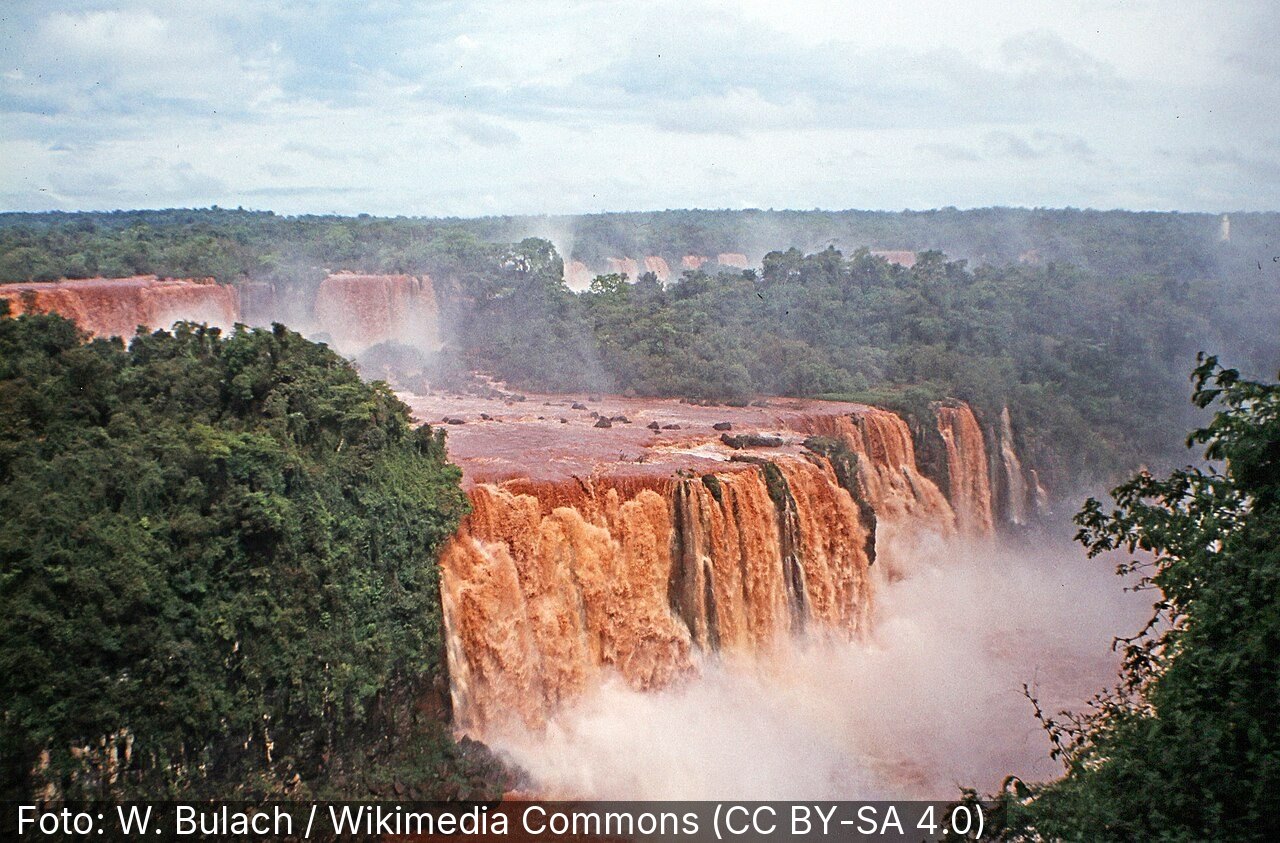 Iguazú Falls — Foto: W. Bulach / Wikimedia Commons (CC BY-SA 4.0)