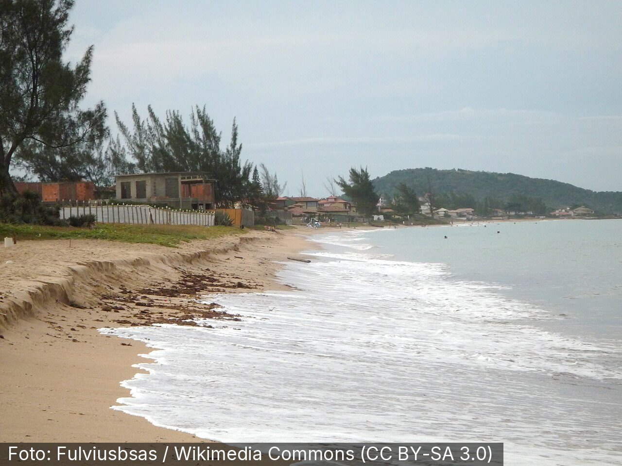 Praia Rasa — Foto: Fulviusbsas / Wikimedia Commons (CC BY-SA 3.0)
