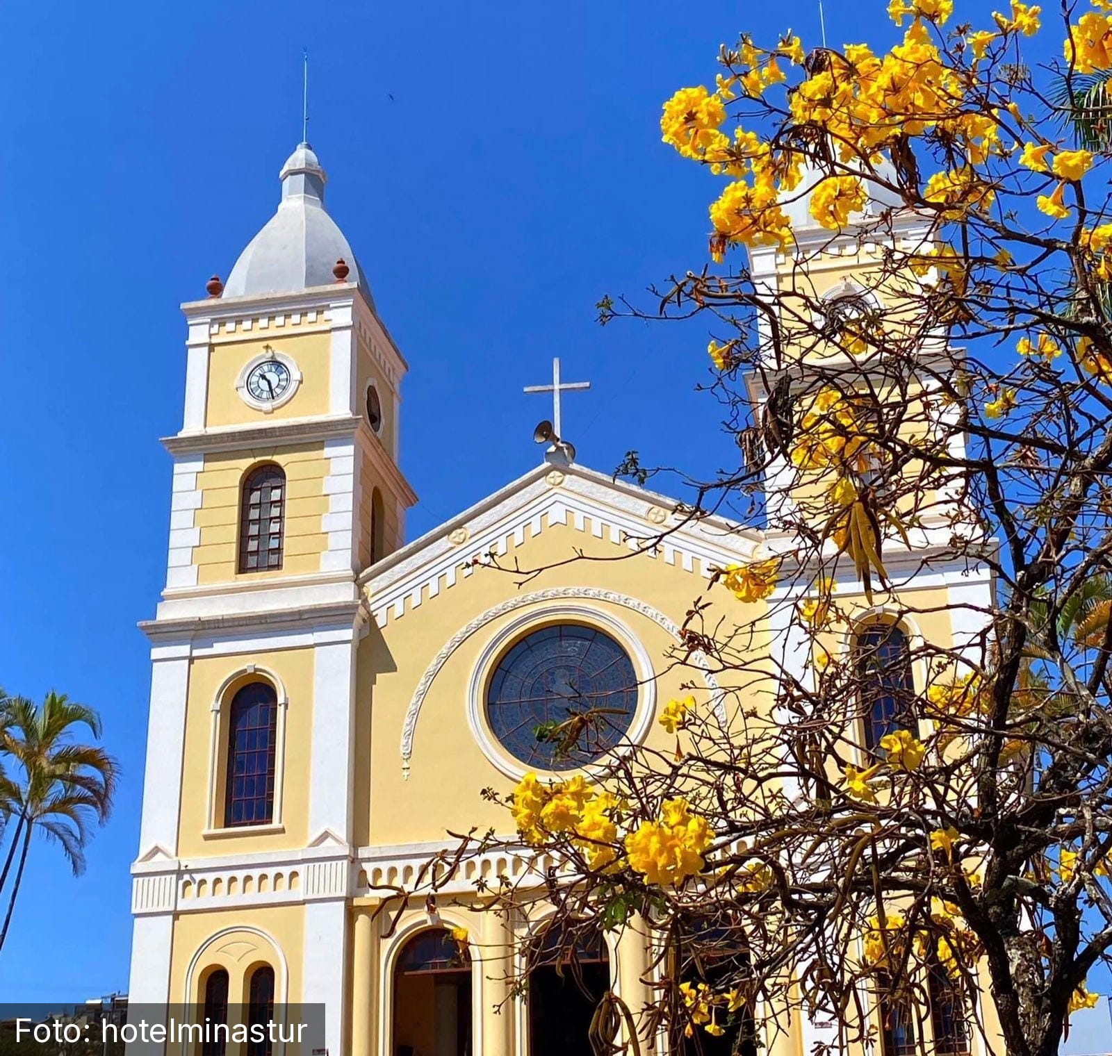 Igreja Matriz de São Sebastião — Foto: hotelminastur