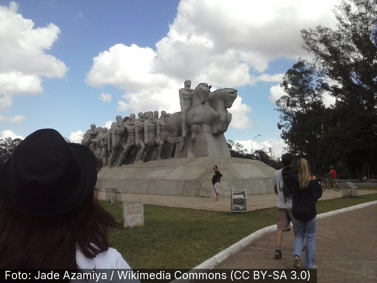 Monumento às Bandeiras