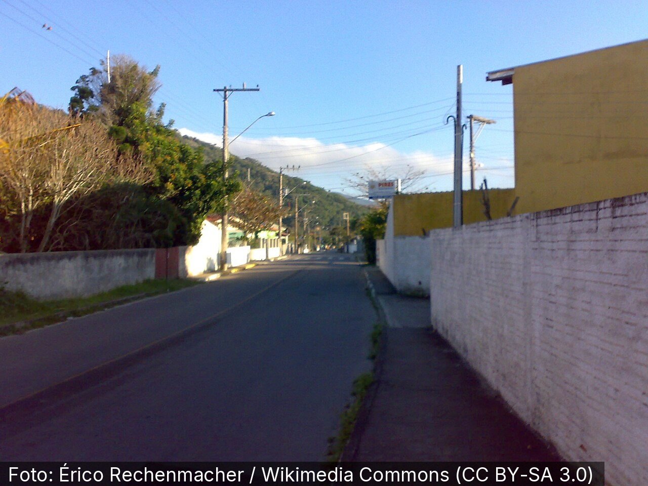 Praia da Armação — Foto: Érico Rechenmacher / Wikimedia Commons (CC BY-SA 3.0)