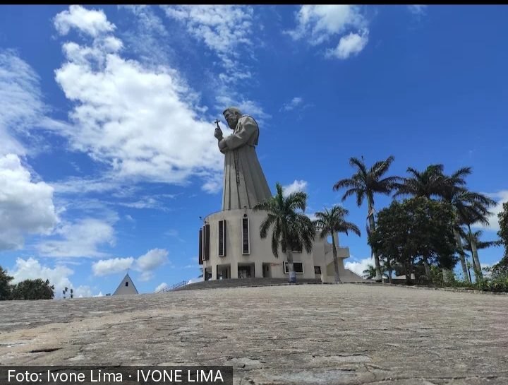 Estátua de Frei Damião