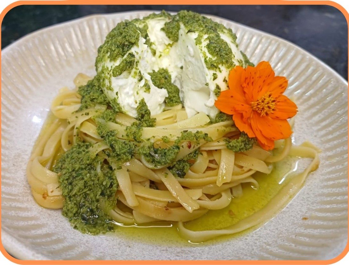 159-Fettucine com Burrata e Pesto