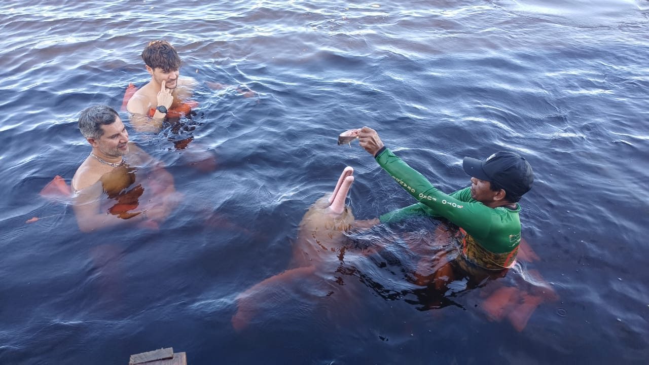 Experiência Amazônica: Visita de 5 Horas à Comunidade Indígena Tuiuka + Nado com Botos Cor-de-Rosa + Almoço — foto 4 de 7