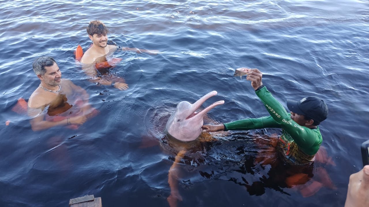 Experiência Amazônica: Visita de 5 Horas à Comunidade Indígena Tuiuka + Nado com Botos Cor-de-Rosa + Almoço — foto 3 de 7