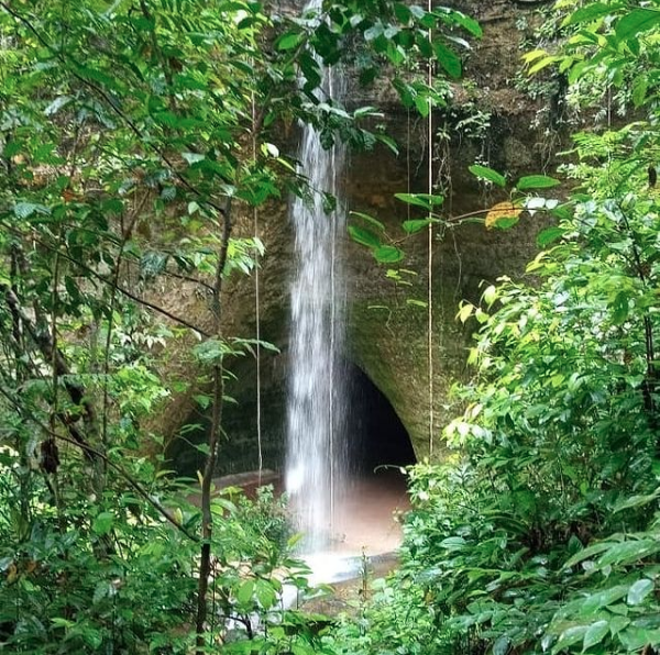 Passeio de um Dia em Presidente Figueiredo - Cachoeira do Mutum - Cachoeira Pedra Furada - Refúgio da Maroaga — foto 5 de 7